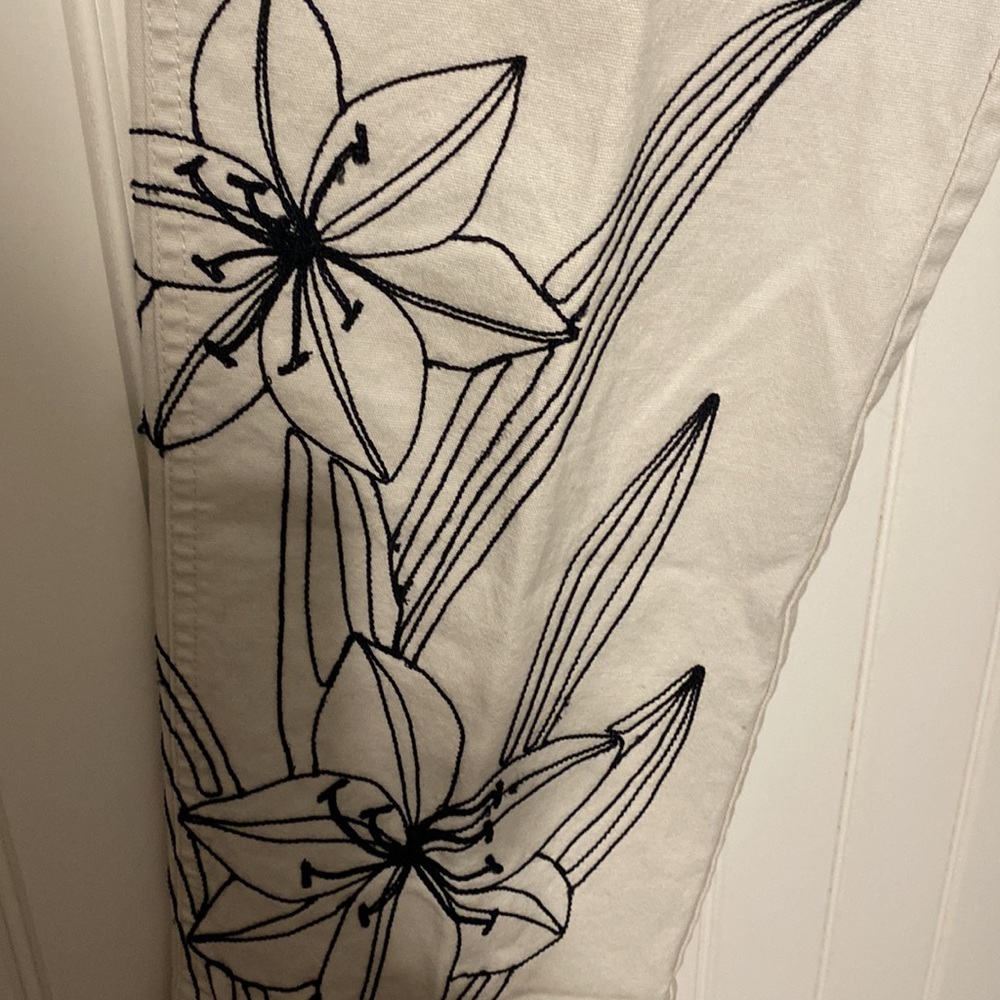 Talbot’s embellish leg pants, size 8 petite. Perfect condition, just in time! - Picture 3 of 4